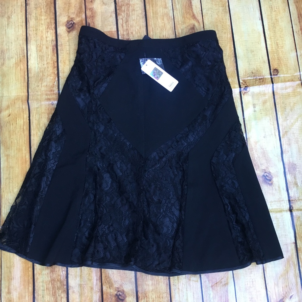 NWT LACE SKIRT